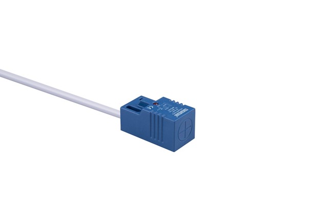 Plastic Flush NPN-NO 5mm 2m Cable 18mm Square Square Inductive